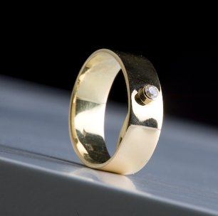 Gouden ring met diamant ontwerp Ingrid Sneiders